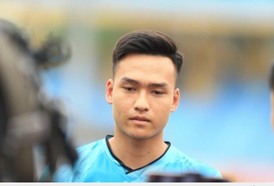 轻导演蒂姆斯道瑞曾拍过实验性的告和音乐MV，而男女主角艾斯柯比和伊美则是说唱乐歌手。